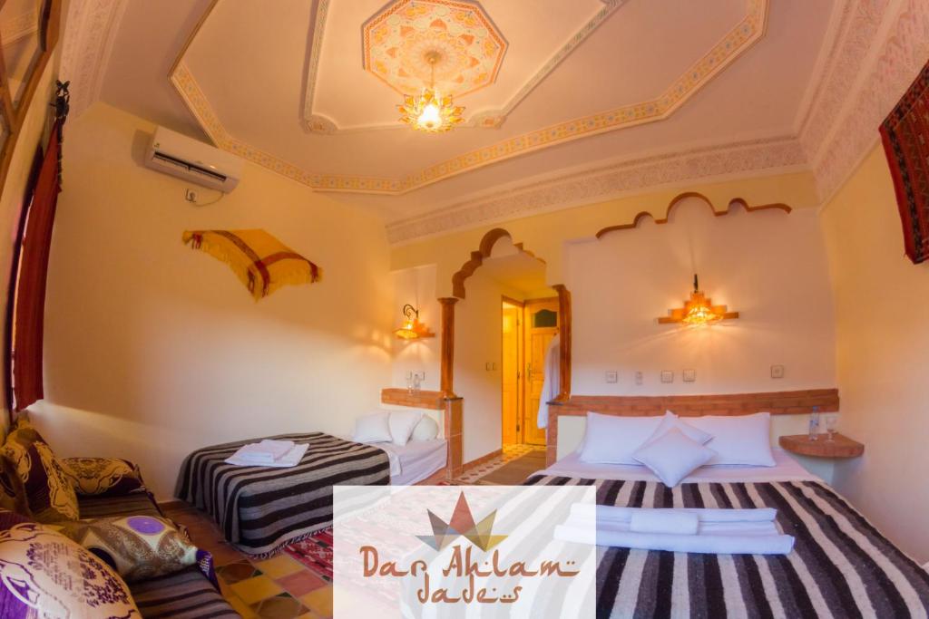 Savor Authentic Moroccan Cuisine at Dar Ahlam Dades Hotel - Unleash Luxury & Flavor!